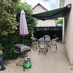 홈스테이 Chez Lily Et Fred *